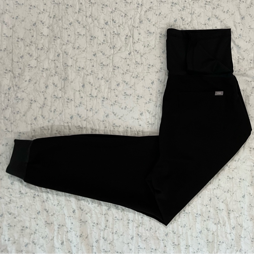 FIGS- Women's Zamora Maternity Jogger Scrub Pants (Large)